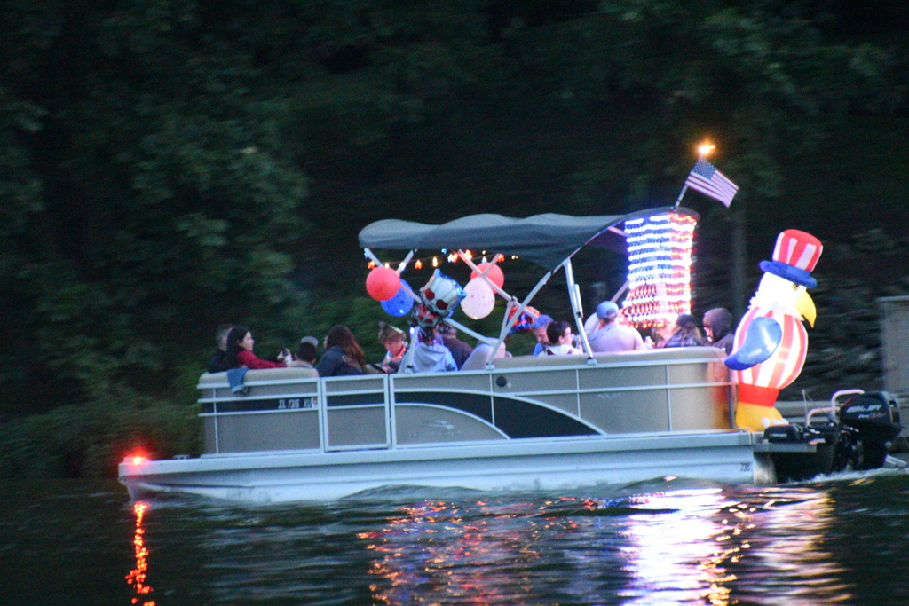 Lighted Boat Parade 2021 at Bayles Lake